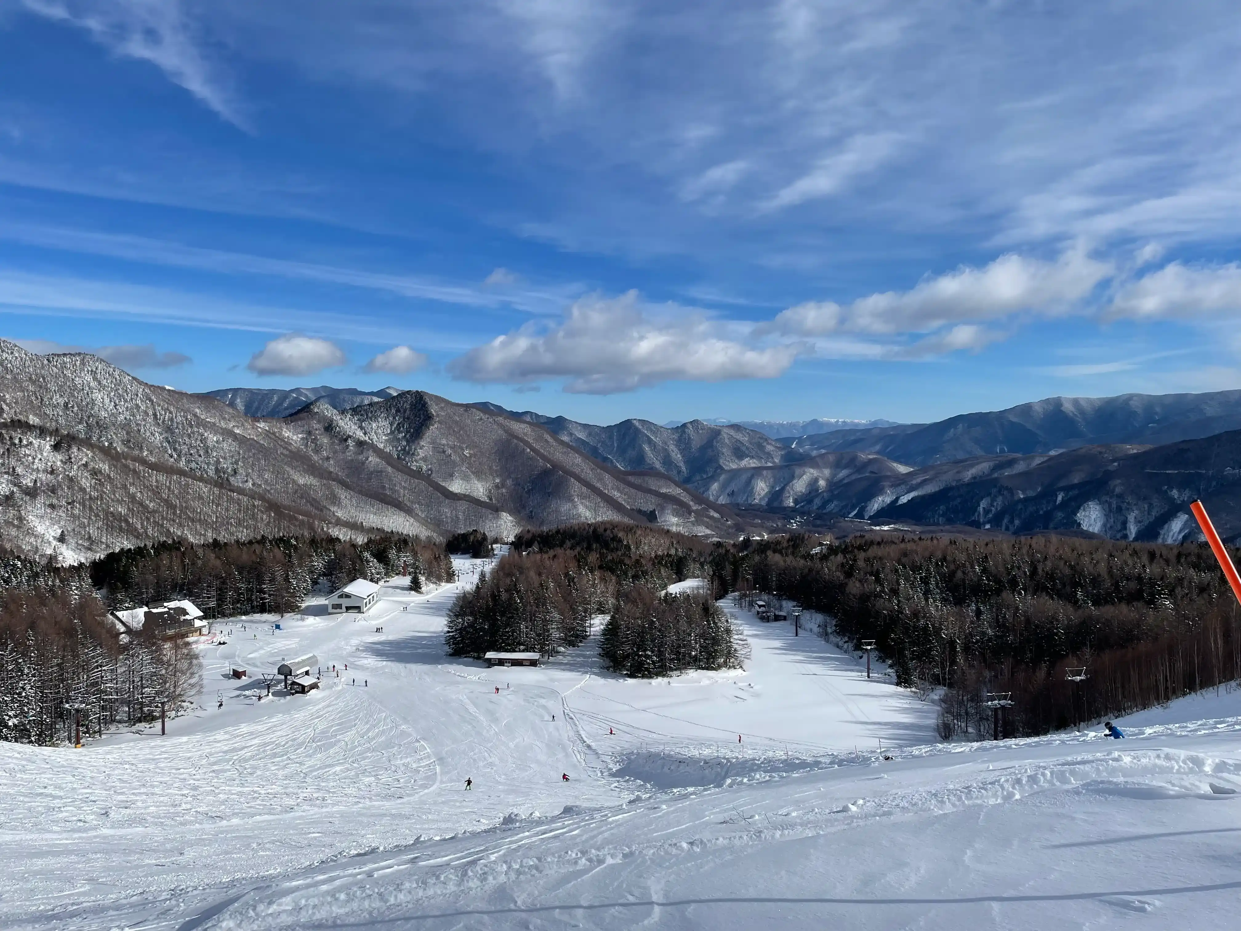 乗鞍で雪山を望む